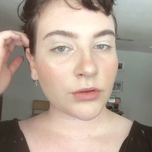 Meet your Posher, Adah